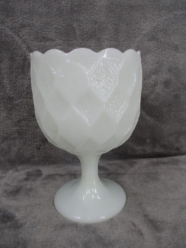 Brody pedestal vase - brody, co.